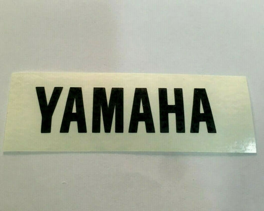 SCRITTA ADESIVA YAMAHA LARGHEZZA 6.5 CM. ALTEZZA 1.7 CM. COLORE NERA