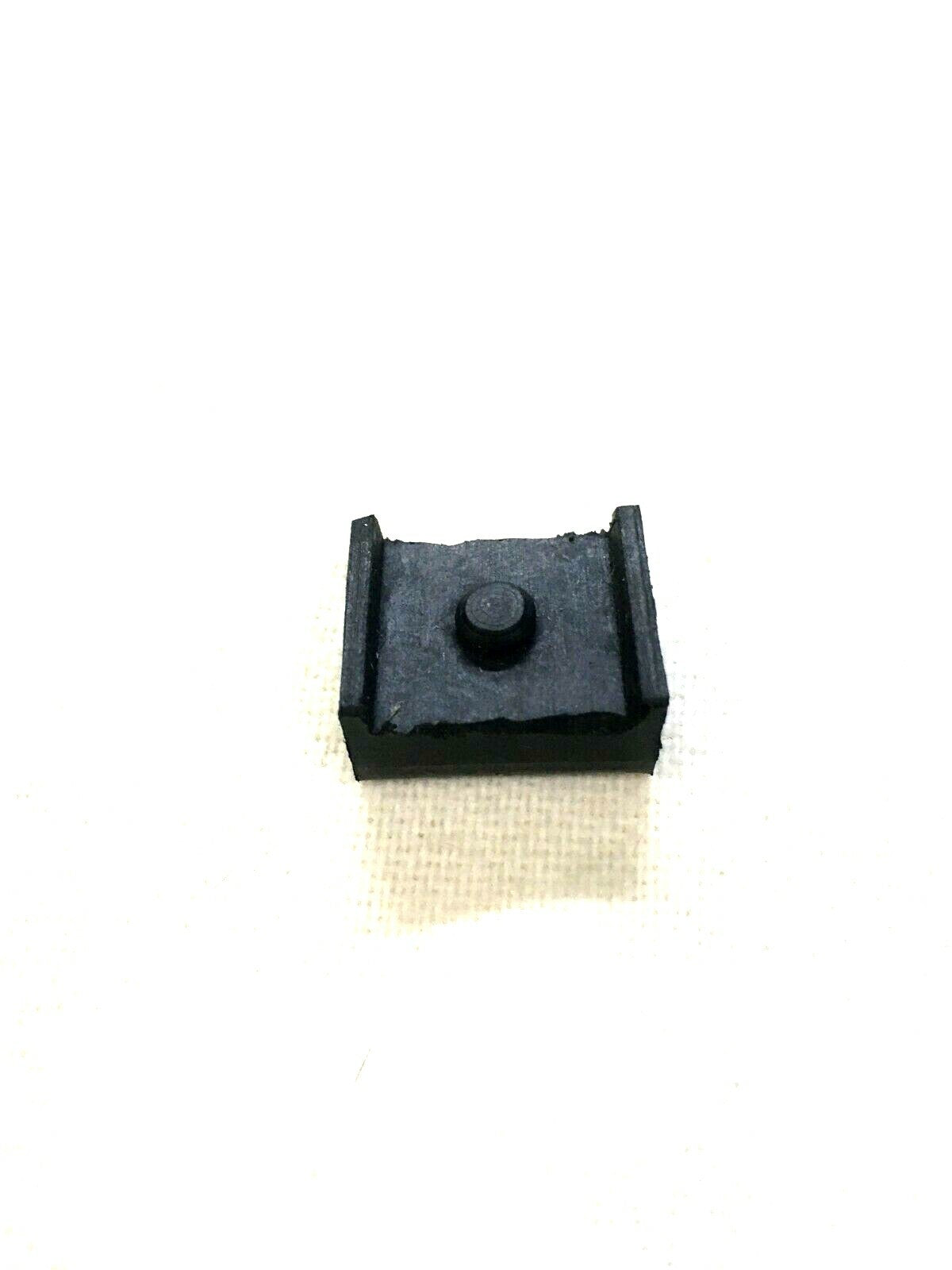 GOMMINO PER STAFFA FISSAGGIO SERBATOIO VESPA 125/150 V30-VM-VN-VL-VB  *