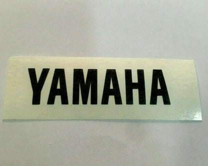 SCRITTA ADESIVA YAMAHA LARGHEZZA 6.5 CM. ALTEZZA 1.7 CM. COLORE NERA
