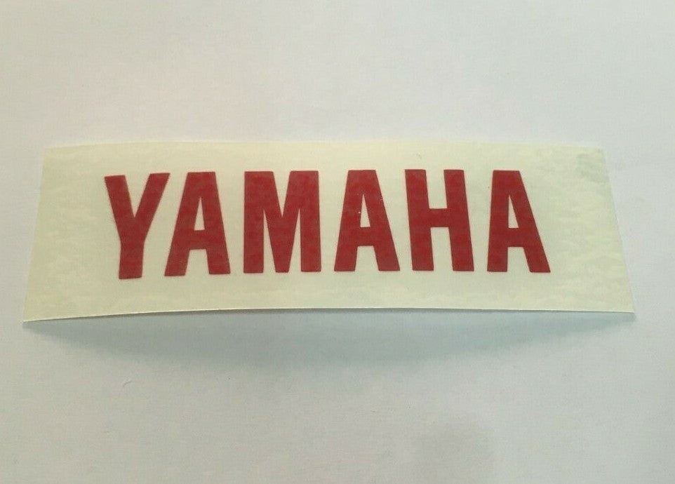SCRITTA ADESIVA YAMAHA LARGHEZZA 6.5 CM. ALTEZZA 1.7 CM. COLORE ROSSA