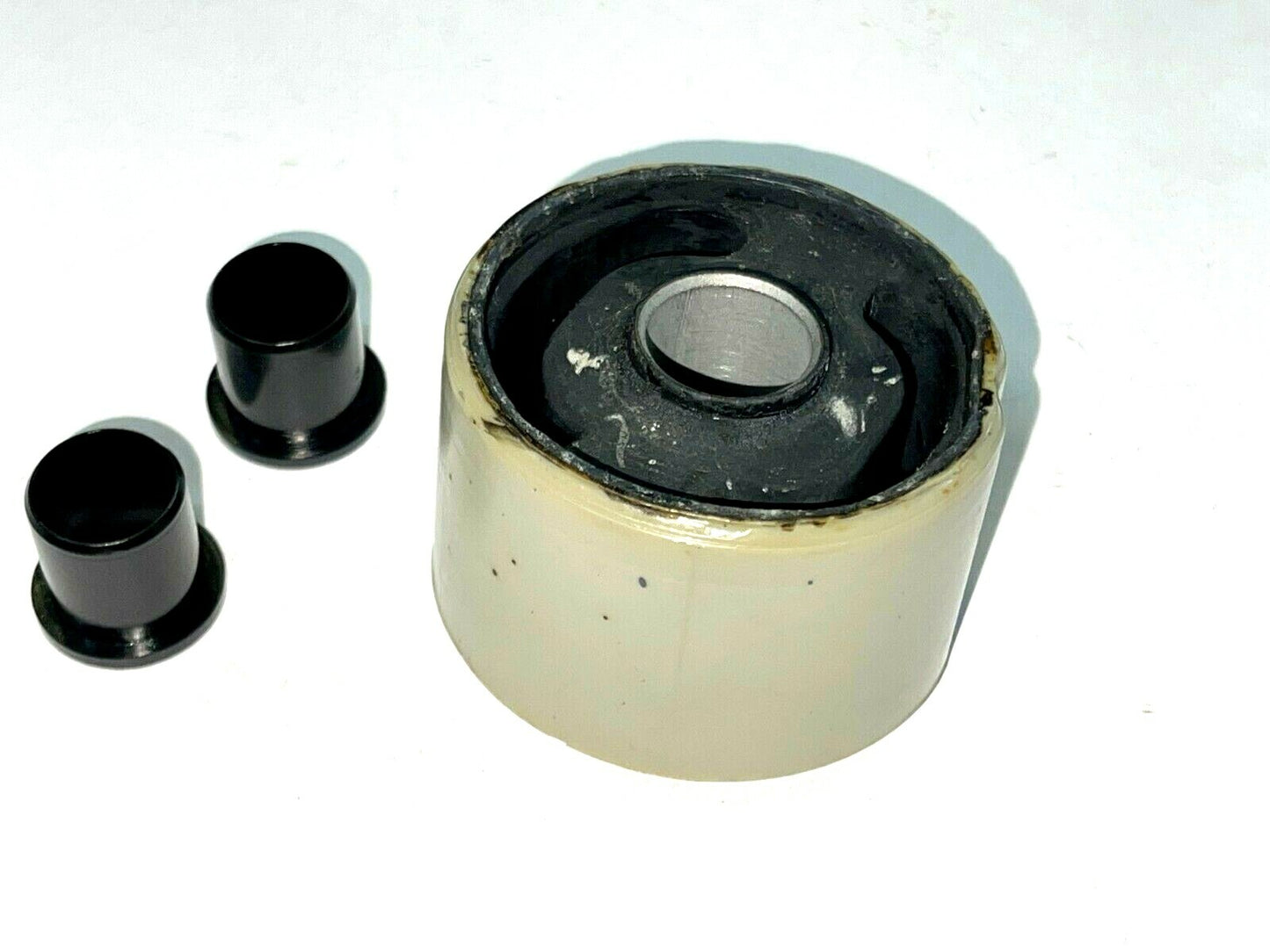 SUPPORTO MOT. SILENT BLOCK CON BOCCOLE PIAGGIO PER BEVERLY  VESPA 125 GT -