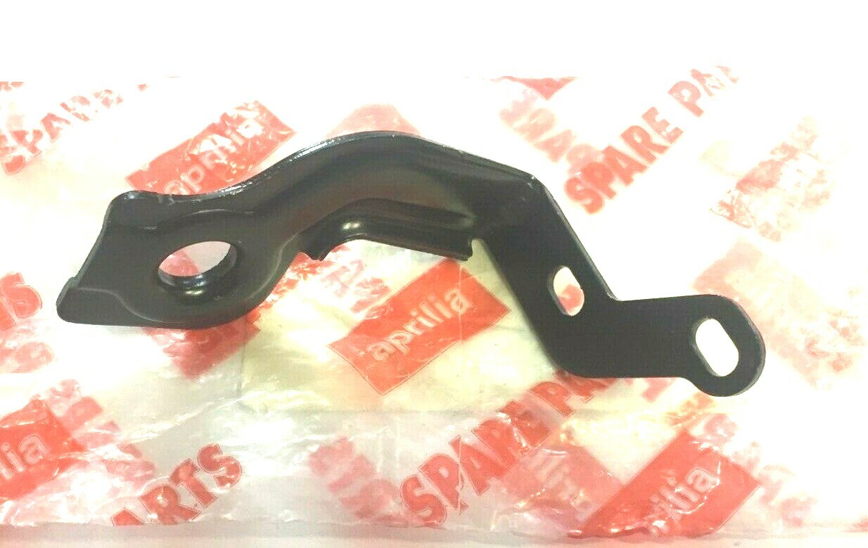 AP8134496 STAFFA SUPPORTO RADIATORE SUPERIORE APRILIA LEONARDO 250 99/04