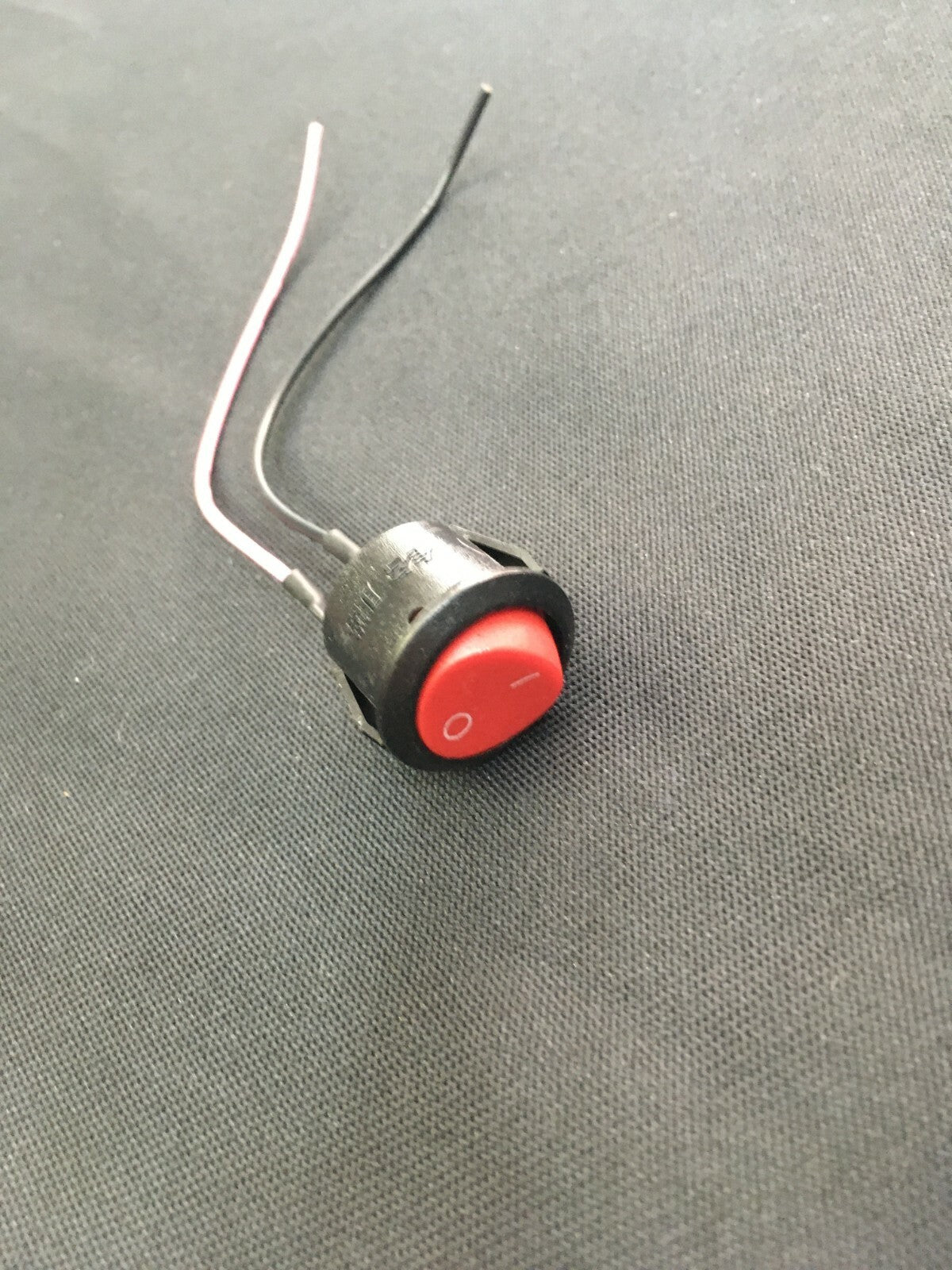 INTERRUTTORE 12V 01 ON-OFF UNIVERSALE PER AUTO E MOTO