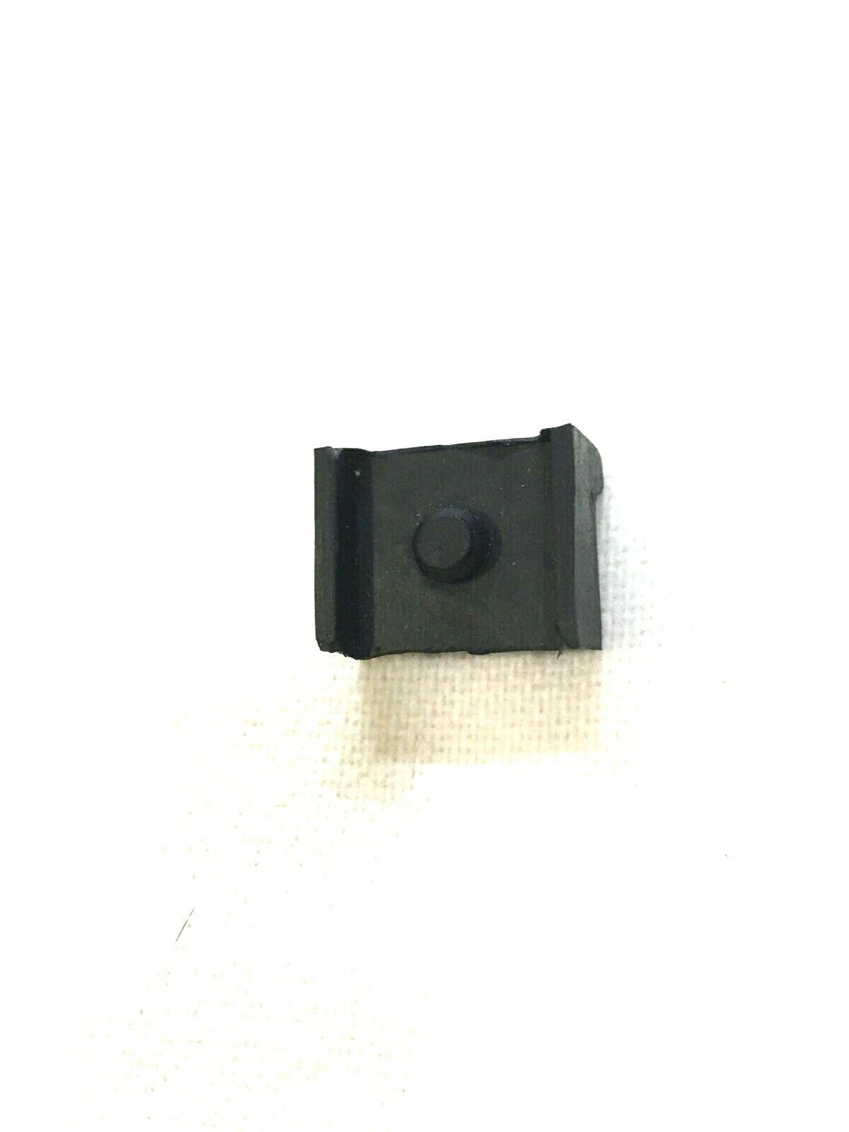GOMMINO PER STAFFA FISSAGGIO SERBATOIO VESPA 125/150 V30-VM-VN-VL-VB  *