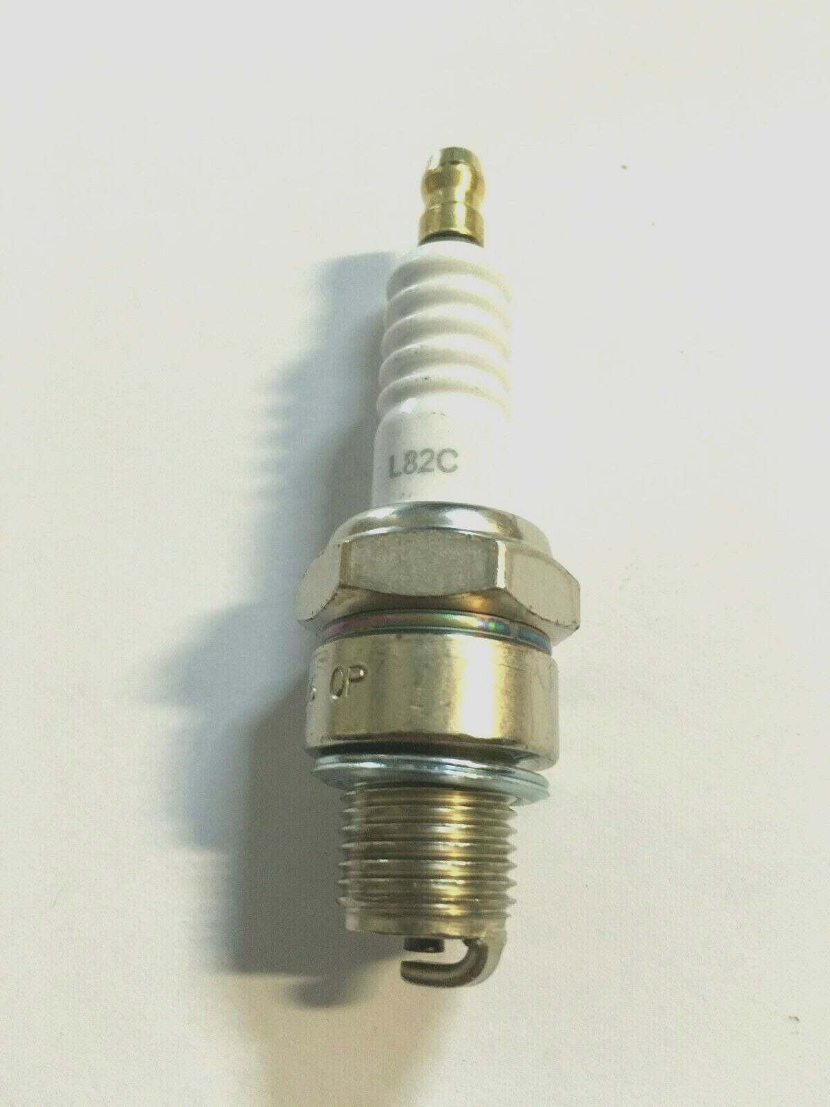 246210130 SHORT WHEELBASE CANDLE Piaggio Vespa 50/125/150 Aprilia Scarabeo 50 *