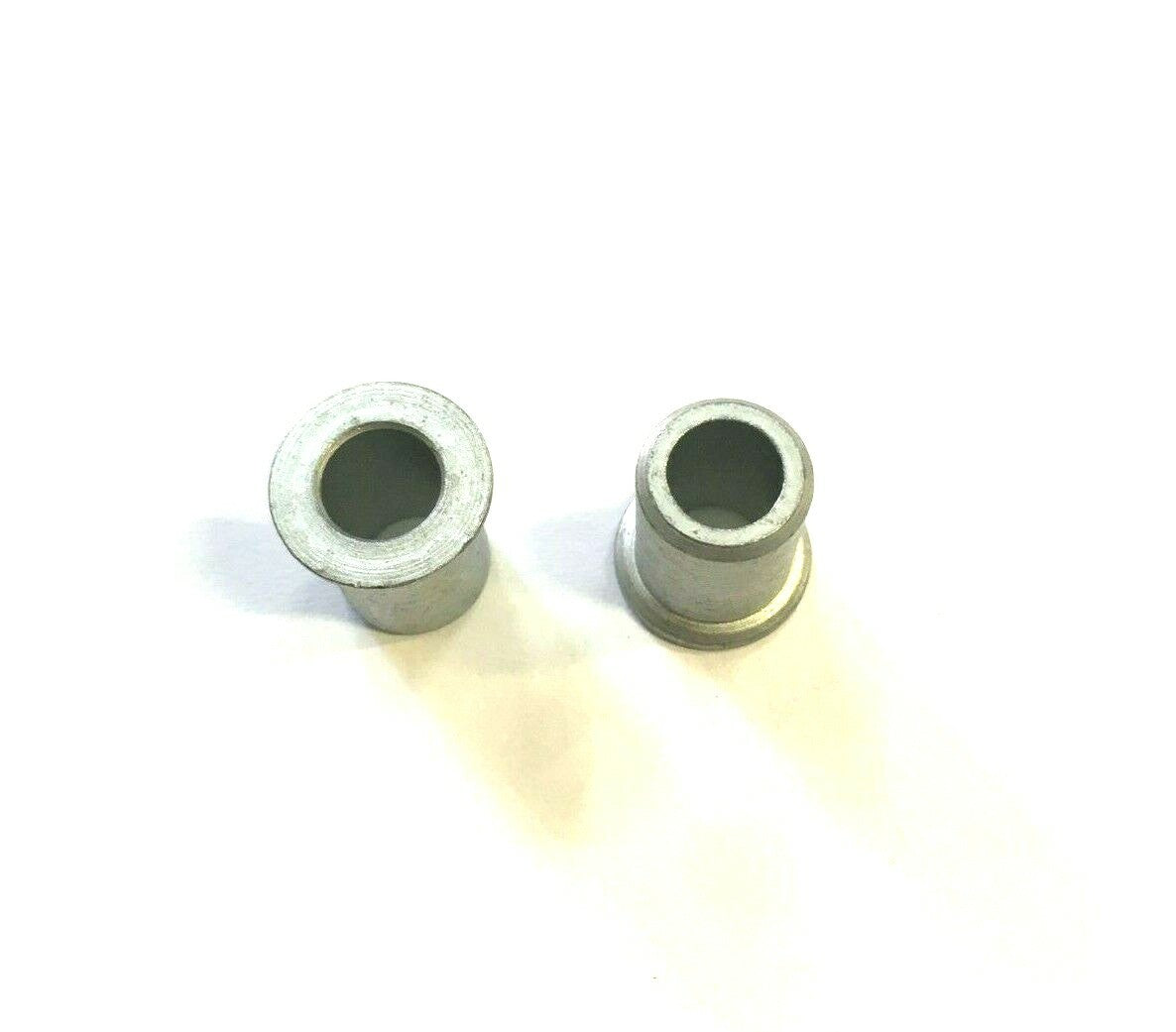 AP8102961 DISTANZIALE BASE SPECCHIO LEONARDO 125/150 DAL 1999 AL 2004  *